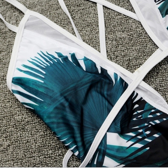 Last one! Palm printed one piece swimsuit - Picture 2 of 8